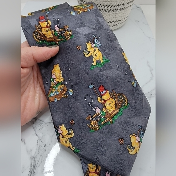 Disney | Winnie the Pooh all-over print grey silk necktie | unisex - Picture 3 of 6